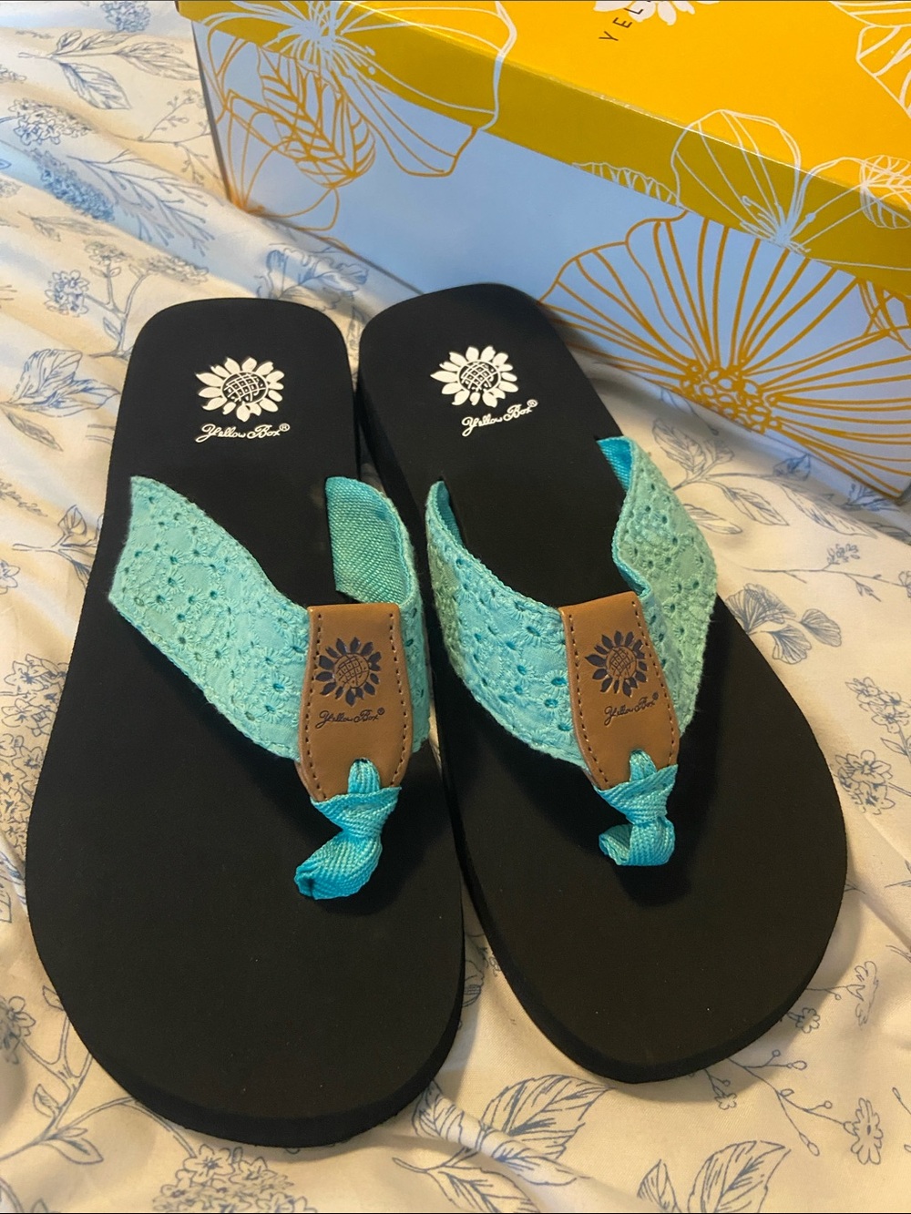 NWT Yellow Box Turquoise Strap Flip Flops with Black Footbed